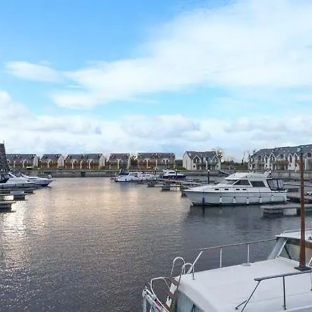 At Water Edge Holiday home
